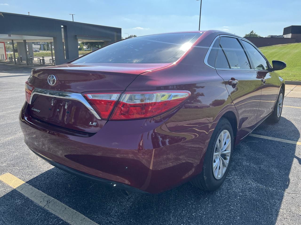 Used 2017 Toyota Camry LE FWD image 6
