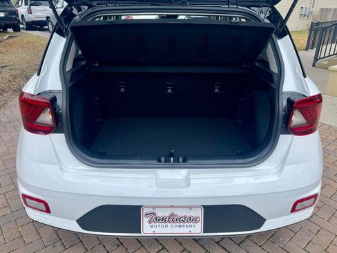 Used 2025 Hyundai Venue Limited image 5