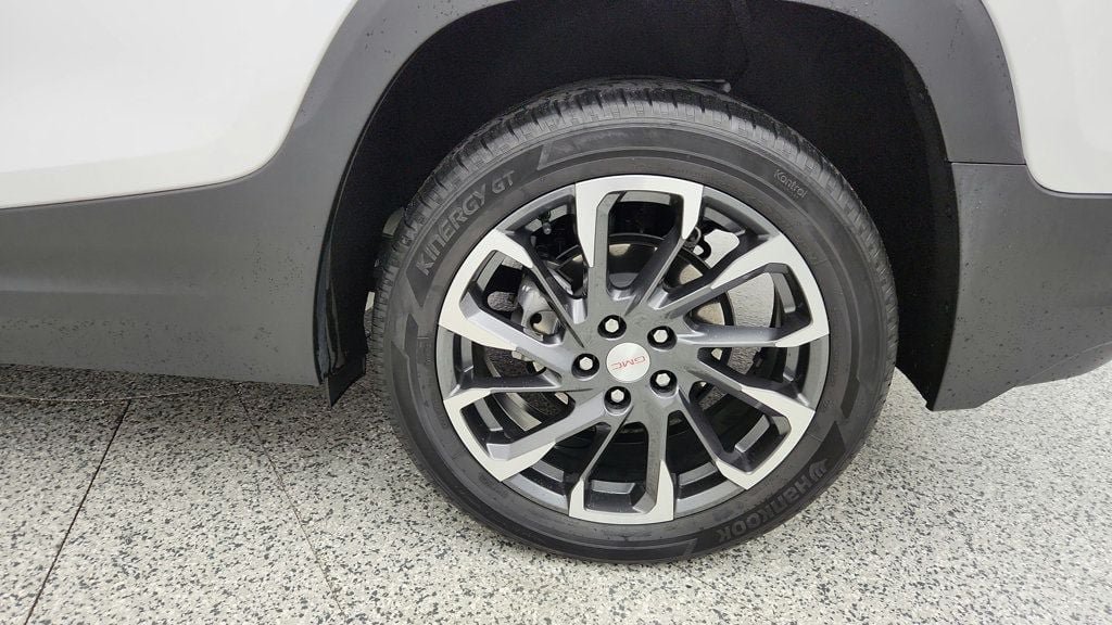 Used 2023 GMC Terrain SLT w/ LPO, Floor Liner Package AWD/4WD image 9
