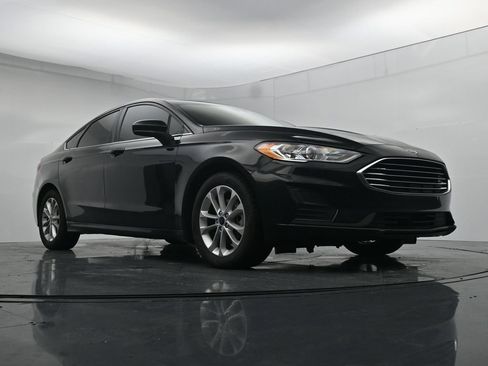 Used 2020 Ford Fusion SE FWD image 32