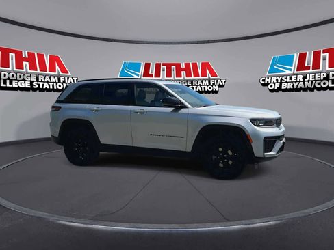 New 2026 Jeep Grand Cherokee Altitude AWD/4WD image 9