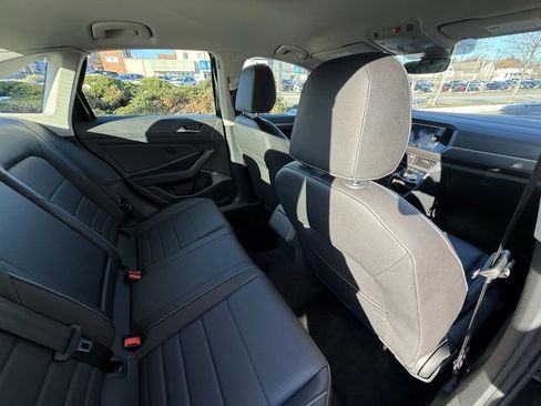 Used 2024 Volkswagen Jetta SE image 31