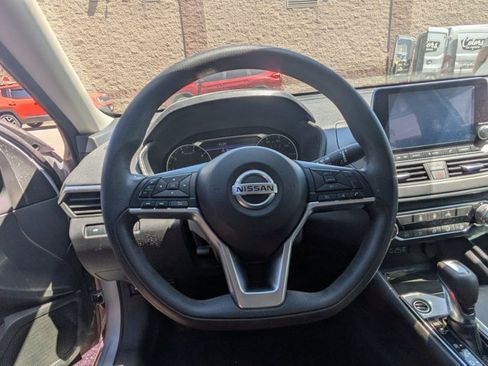 Used 2022 Nissan Altima 2.5 SV FWD image 15