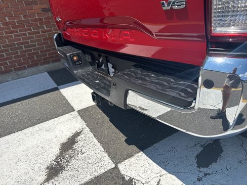 Used 2017 Toyota Tacoma SR5 w/ Tow Package AWD/4WD image 12
