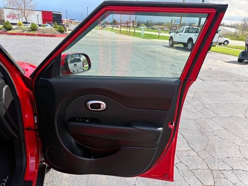 Used 2019 Kia Soul FWD image 26