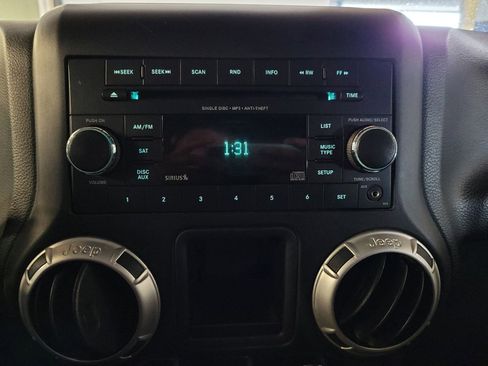 Used 2018 Jeep Wrangler Rubicon AWD/4WD image 25