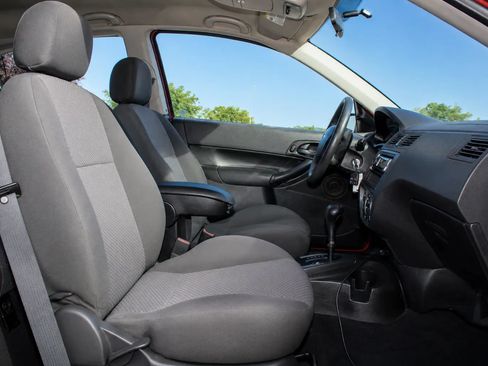 Used 2005 Ford Focus SE FWD image 16