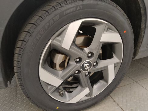 Used 2023 Hyundai Venue Limited w/ Cargo Package FWD image 31