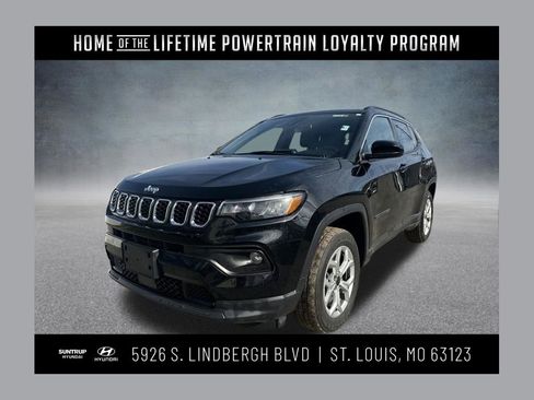 Used 2025 Jeep Compass Latitude w/ Sun & Sound Group AWD/4WD image 1