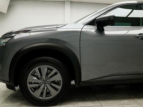 Used 2025 Nissan Pathfinder SV image 8