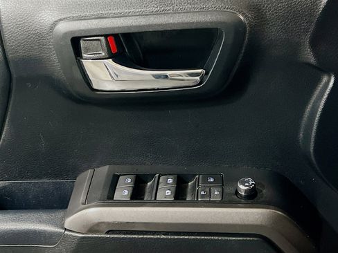 Used 2016 Toyota Tacoma TRD Sport RWD image 13