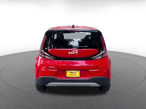 Used 2025 Kia Soul LX w/ LX Technology Package FWD image 12