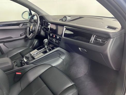 Certified 2026 Porsche Macan AWD/4WD image 17