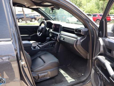 Used 2026 Toyota 4Runner SR5 AWD/4WD image 32