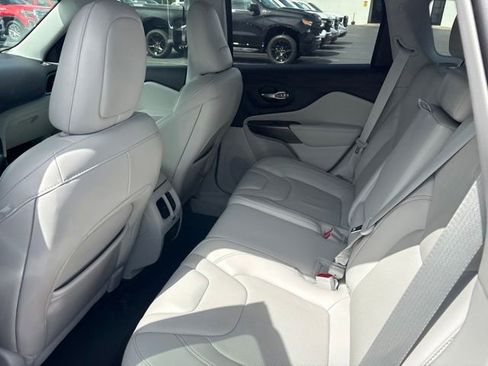 Used 2020 Jeep Cherokee Limited AWD/4WD image 17