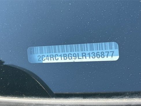 Used 2020 Chrysler Pacifica Touring-L image 35