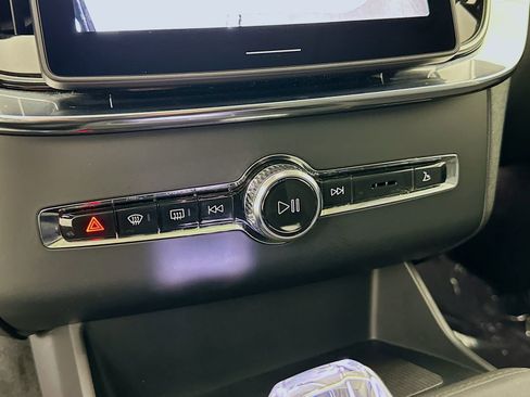 Used 2025 Volvo XC90 B6 Plus AWD/4WD image 26
