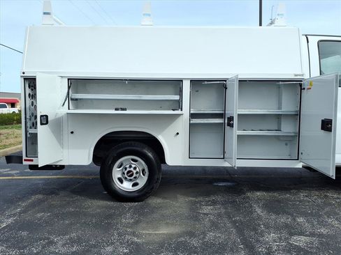 Used 2024 GMC Savana 3500 w/ Power Convenience Package image 26