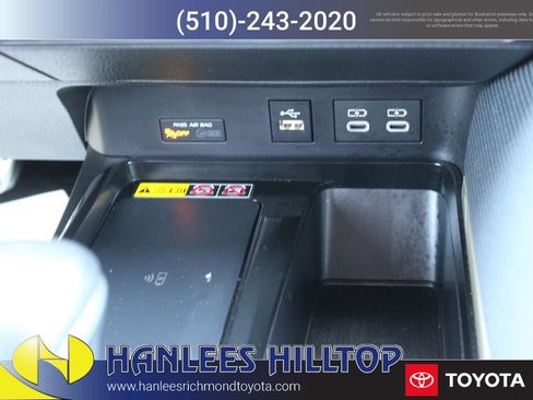 Used 2025 Toyota Camry SE w/ Convenience Package FWD image 22