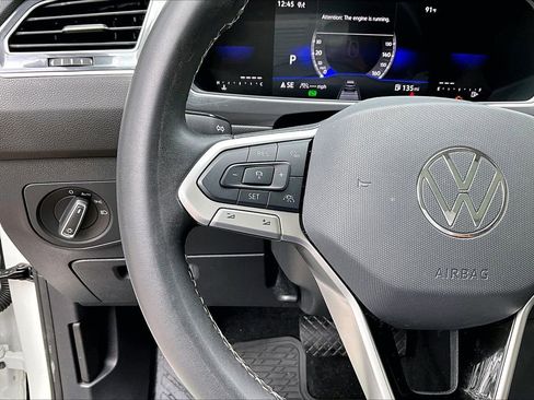 Used 2024 Volkswagen Tiguan SE w/ Panoramic Sunroof Package AWD/4WD image 10