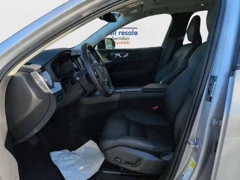 Used 2025 Volvo XC60 B5 Plus image 12