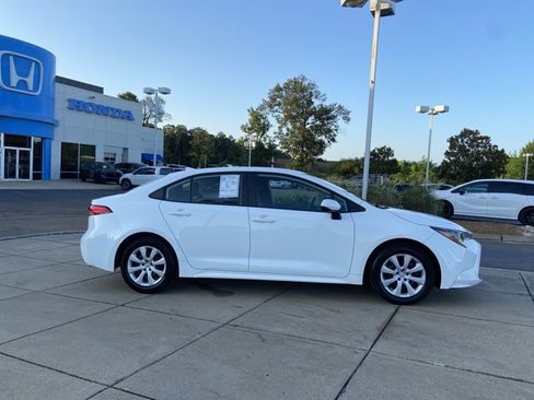 Used 2021 Toyota Corolla LE w/ Carpet Mat Package (TMS) FWD image 13