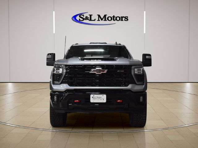 Used 2024 Chevrolet Silverado 2500 ZR2 w/ Technology Package AWD/4WD image 2