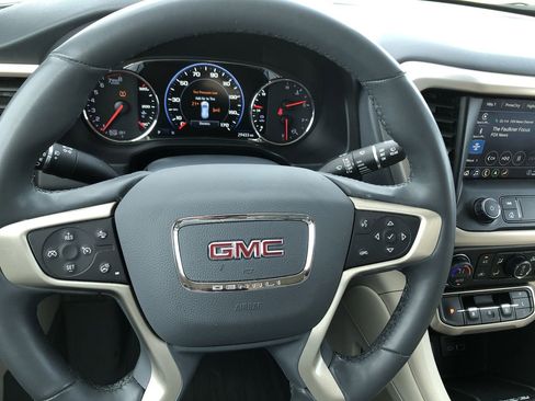 Used 2023 GMC Acadia Denali image 17