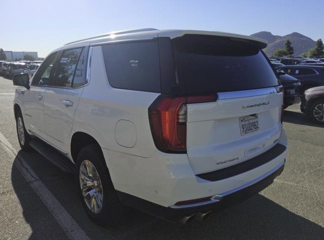 Used 2025 GMC Yukon Denali AWD/4WD image 3