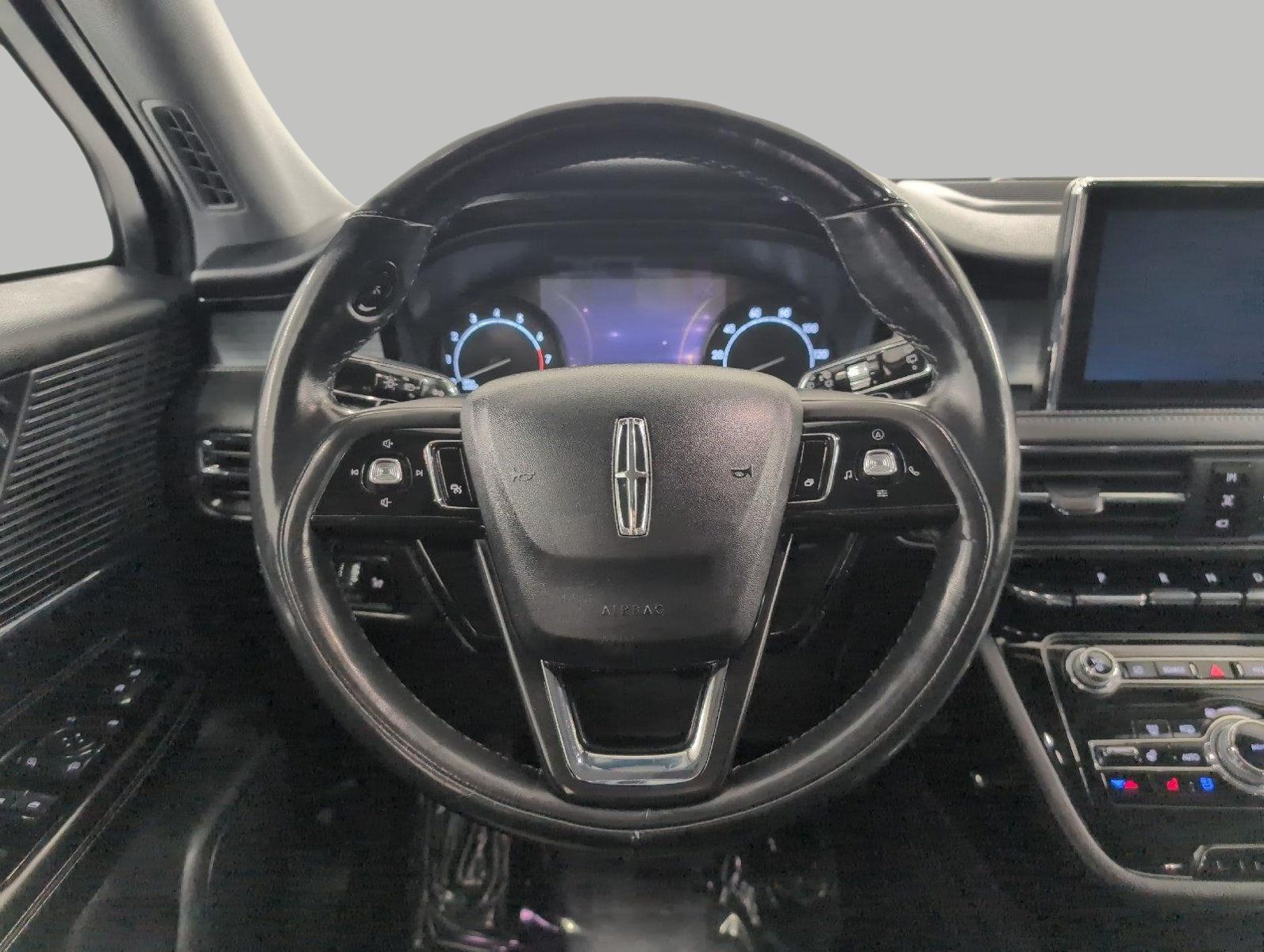 Used 2022 Lincoln Corsair AWD w/ Premium Package image 6