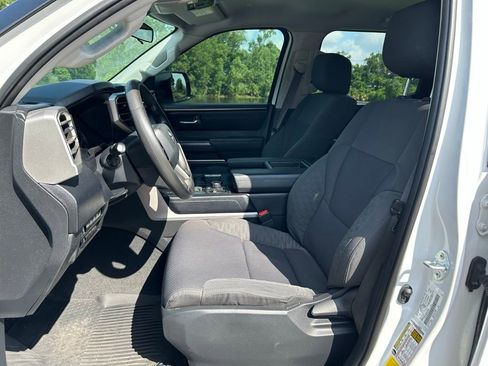 Used 2022 Toyota Tundra SR5 w/ SR5 Convenience Package AWD/4WD image 14