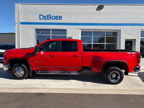 Used 2024 Chevrolet Silverado 3500 LT w/ Convenience Package image 2