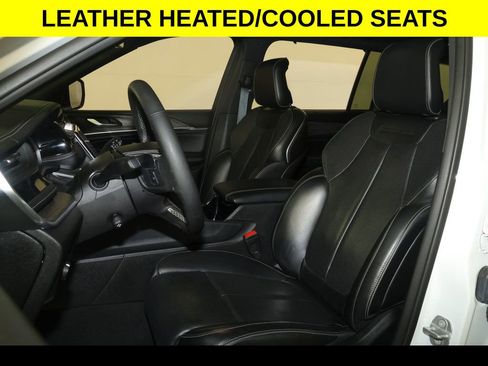 Used 2023 Jeep Grand Cherokee L Overland w/ Luxury Tech Group IV AWD/4WD image 4