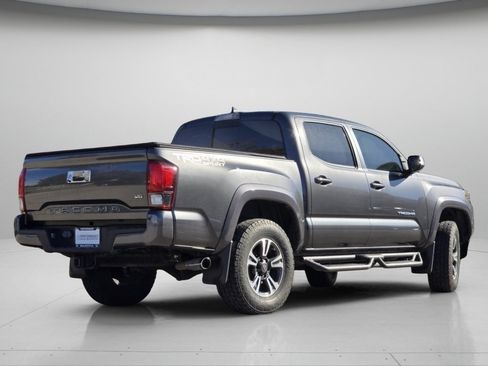 Used 2018 Toyota Tacoma TRD Sport w/ Technology Package AWD/4WD image 25