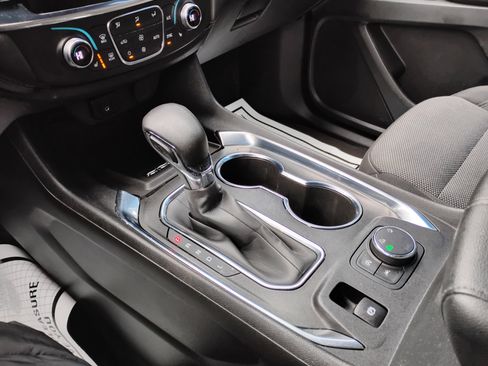 Used 2023 Chevrolet Traverse LT image 13