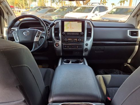 Used 2021 Nissan Titan SV w/ SV Convenience Package RWD image 18