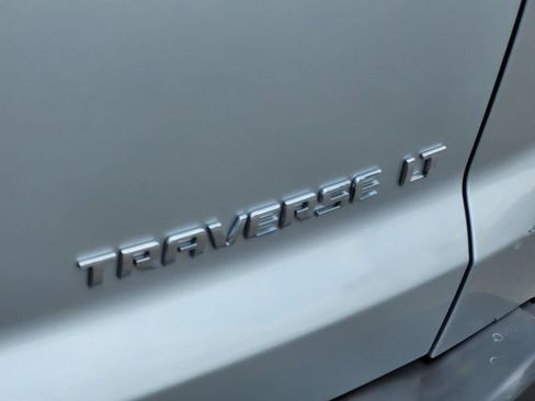 Used 2009 Chevrolet Traverse LT FWD image 8