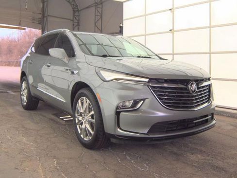 Used 2023 Buick Enclave Essence w/ Experience Buick Package image 3