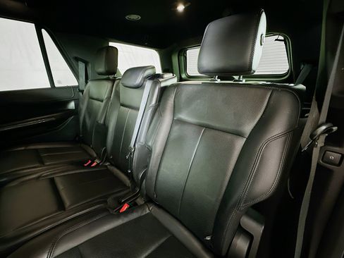 Used 2018 Ford Expedition XLT w/ Equipment Group 202A image 23