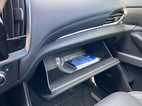 Used 2023 Chevrolet Traverse Premier image 31