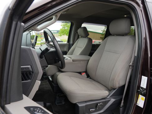 Used 2018 Ford F150 XLT w/ Equipment Group 302A Luxury AWD/4WD image 12