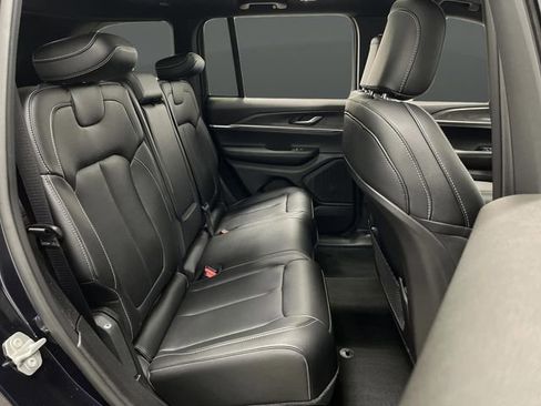 Used 2024 Jeep Grand Cherokee Limited w/ Black Appearance Package image 34