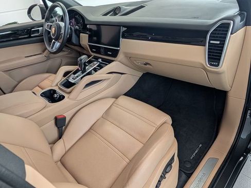 Used 2023 Porsche Cayenne image 14
