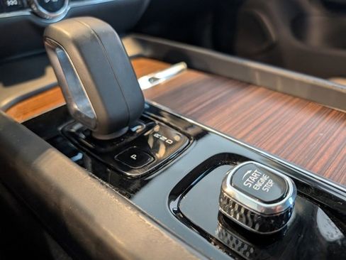 Used 2022 Volvo S60 B5 Inscription image 23