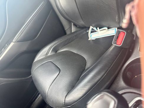Used 2019 Jeep Cherokee Limited FWD image 7
