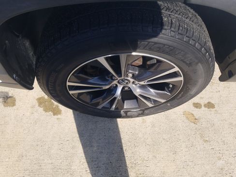 Used 2019 Toyota Highlander LE image 23