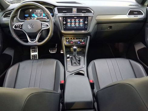 Certified 2023 Volkswagen Tiguan SE R-Line FWD image 9