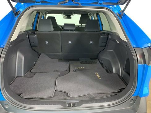 Used 2019 Toyota RAV4 LE w/ Carpet Mat Package AWD/4WD image 13