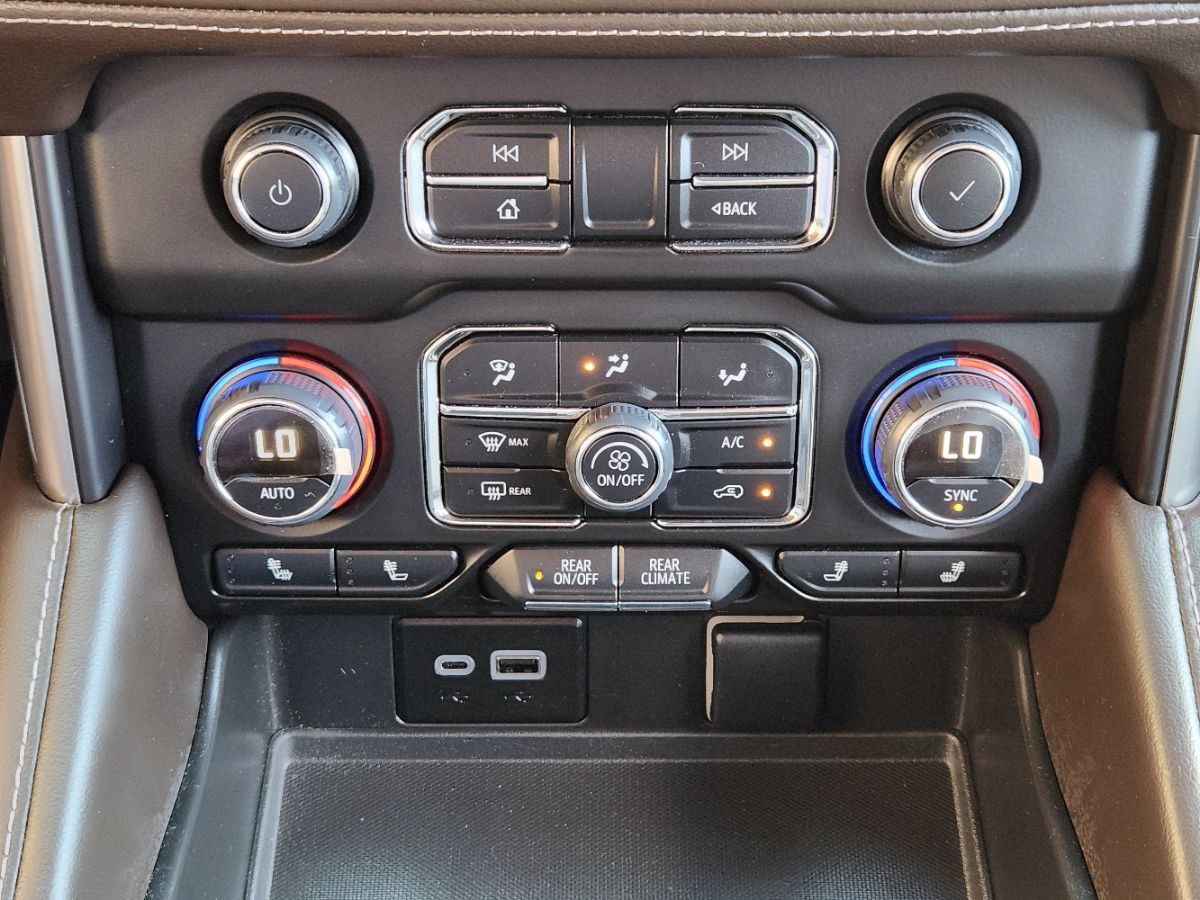 Used 2023 Chevrolet Tahoe LT w/ Luxury Package AWD/4WD image 40