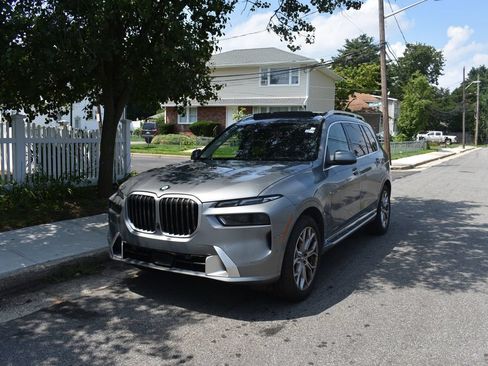 Used 2025 BMW X7 xDrive40i AWD/4WD image 2